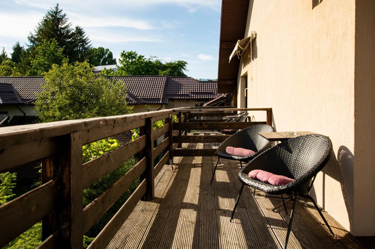 Pension Andra'S House Horezu Bagian luar foto