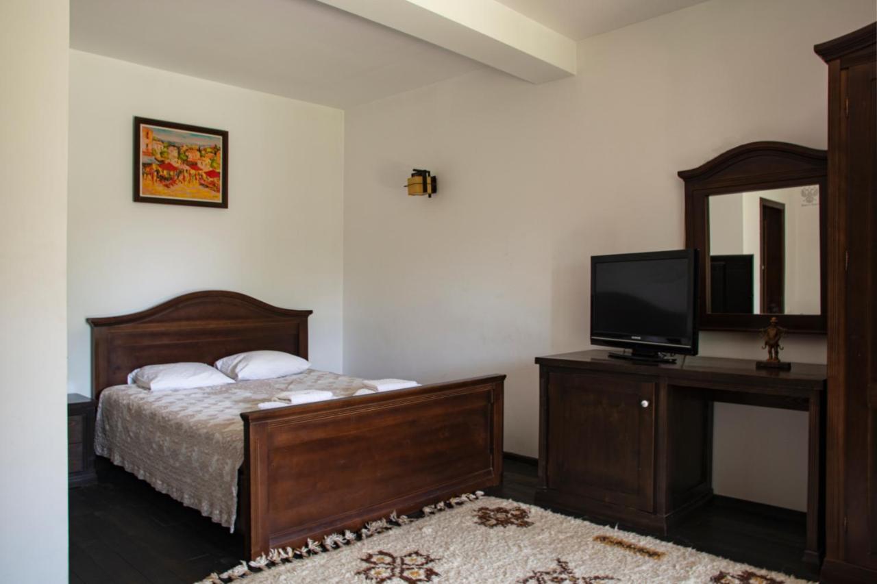 Pension Andra'S House Horezu Bagian luar foto