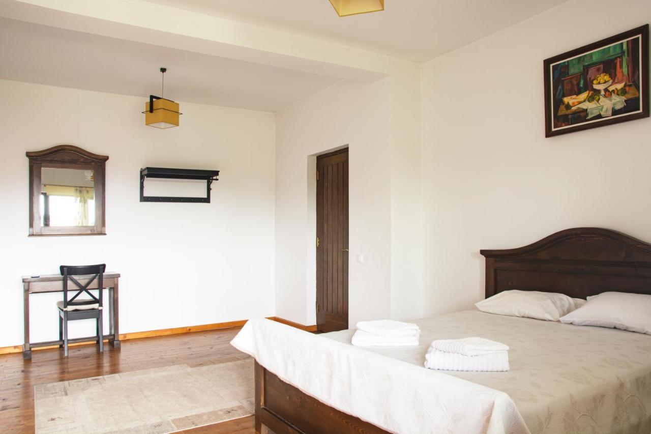 Pension Andra'S House Horezu Bagian luar foto
