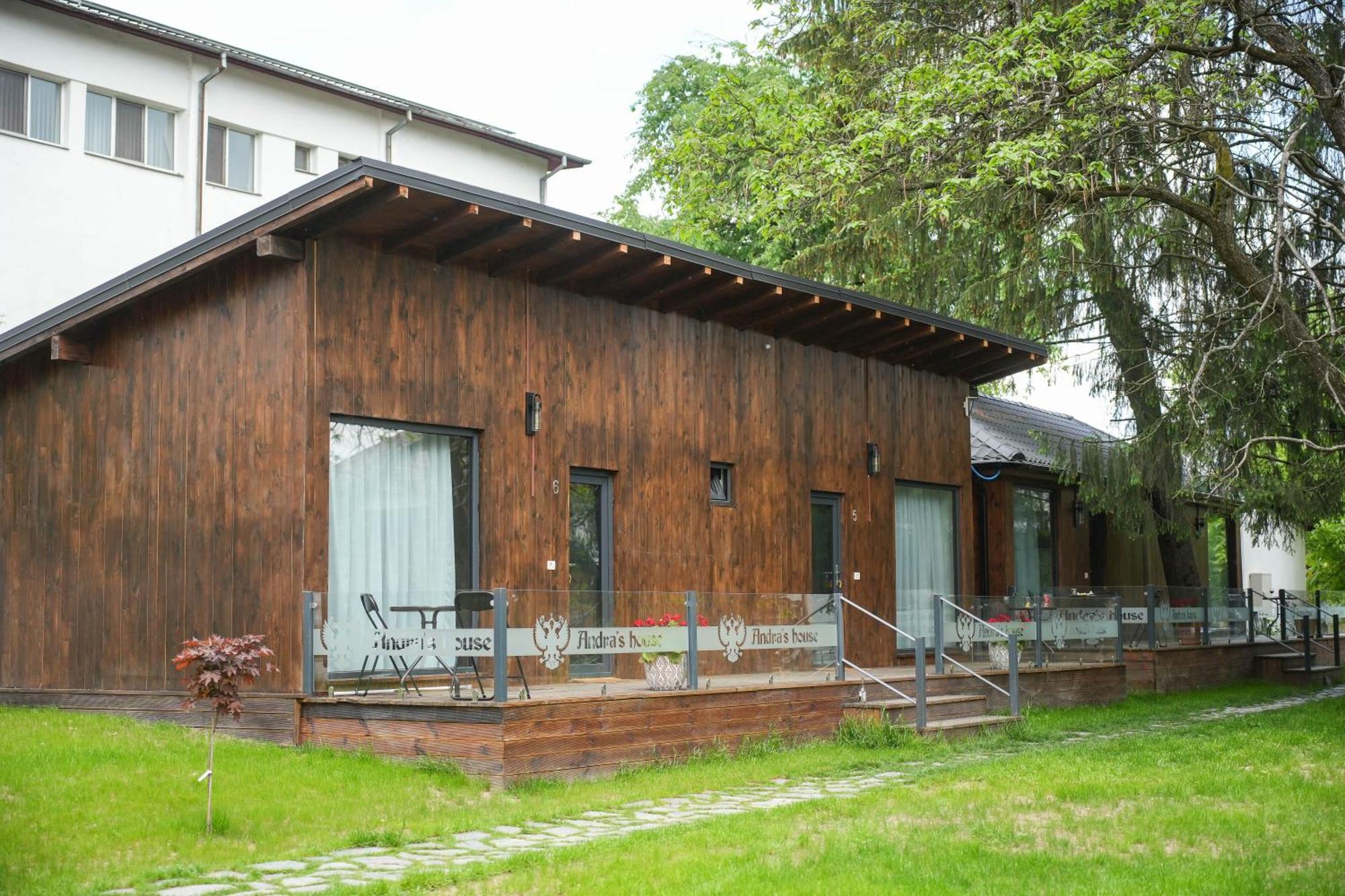 Pension Andra'S House Horezu Bagian luar foto